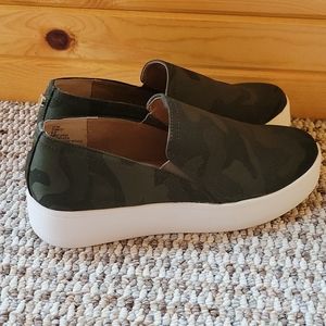 Steve madden Camo slip ons